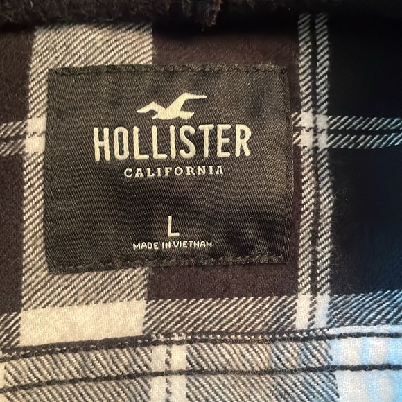 Never worn(missing tag) Hollister Black & White Hooded Flannel- Size Large - Picture 3 of 4